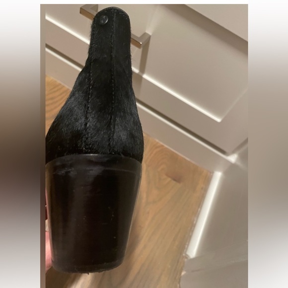 Frye Jolene Black Calf Hair Boots
Booties Inside zipper Size 9 - Picture 4 of 5